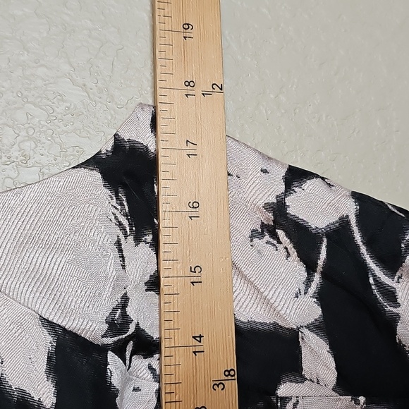 NWT Tommy Hilfiger 6 Black and Ivory Rose Floral Jacquard Cocktail Dress V Neck‎ - Picture 8 of 9